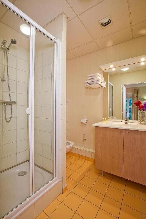Hotels&Résidences - Le Metropole Luxeuil-les-Bains Habitación foto