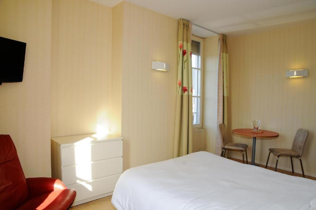 Hotels&Résidences - Le Metropole Luxeuil-les-Bains Habitación foto