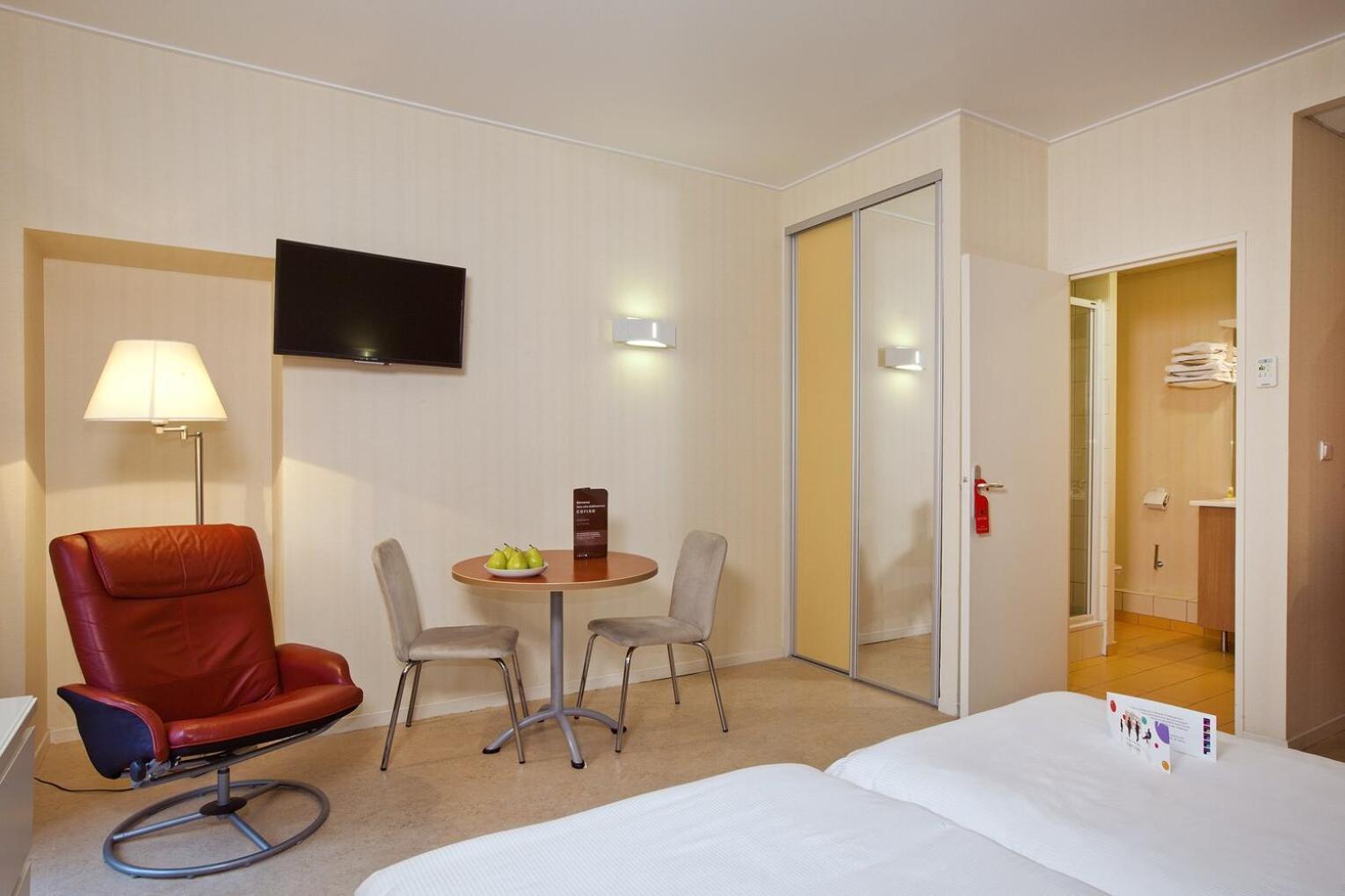 Hotels&Résidences - Le Metropole Luxeuil-les-Bains Habitación foto