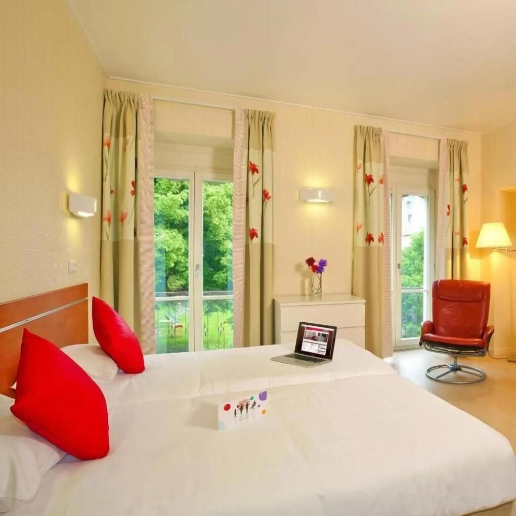 Hotels&Résidences - Le Metropole Luxeuil-les-Bains Habitación foto