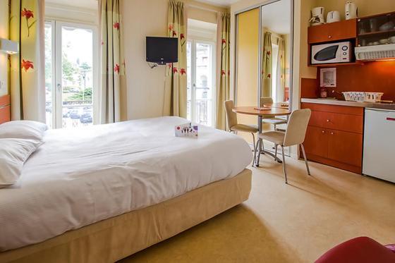 Hotels&Résidences - Le Metropole Luxeuil-les-Bains Habitación foto