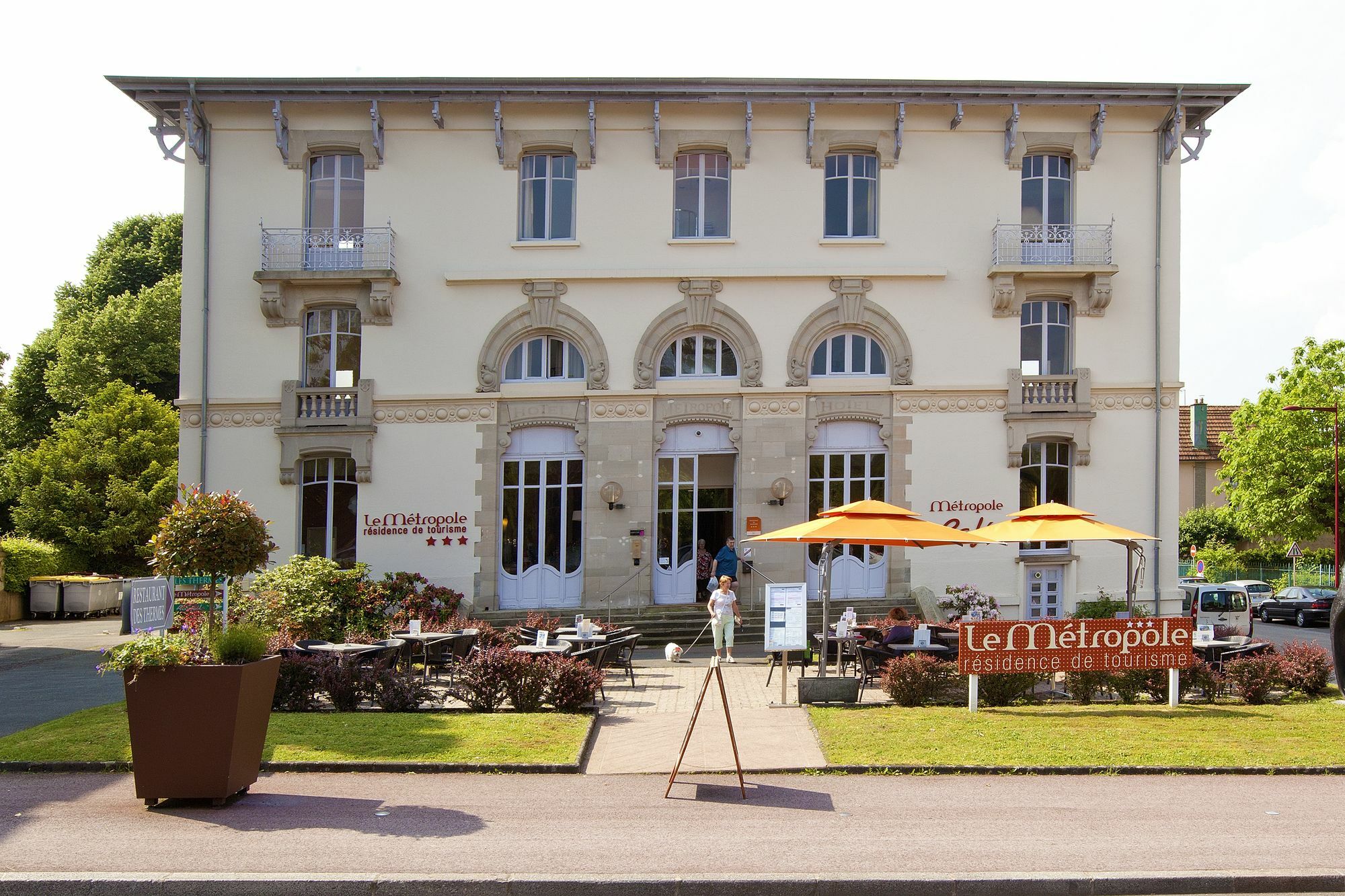 Hotels&Résidences - Le Metropole Luxeuil-les-Bains Exterior foto