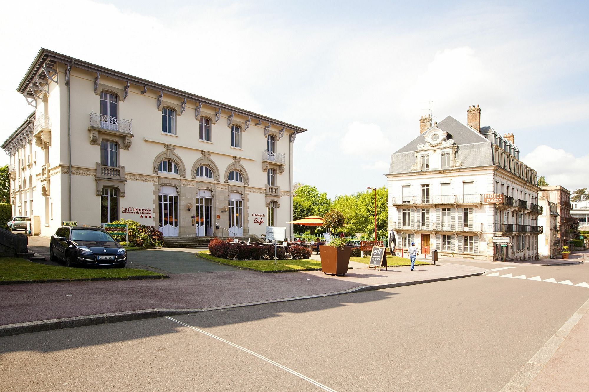 Hotels&Résidences - Le Metropole Luxeuil-les-Bains Exterior foto